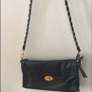 Black crossbody w/ gold chain